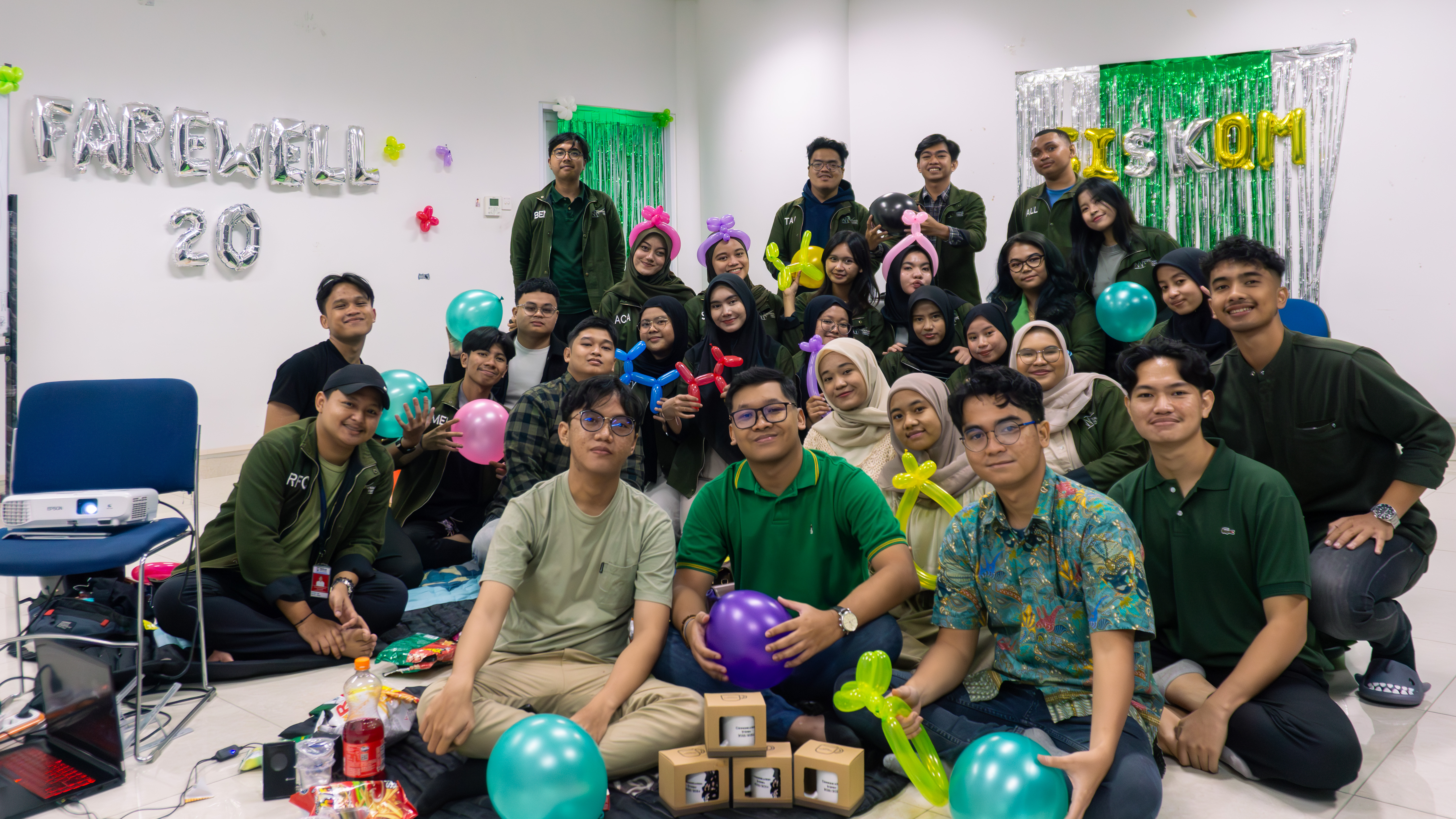 Kegiatan farewell party Lab Siskom